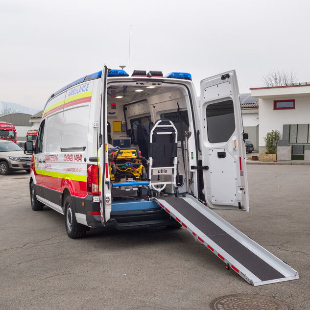 Rettungswagen mit Rampe