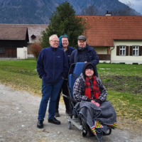 Dmytro mit Begleitern